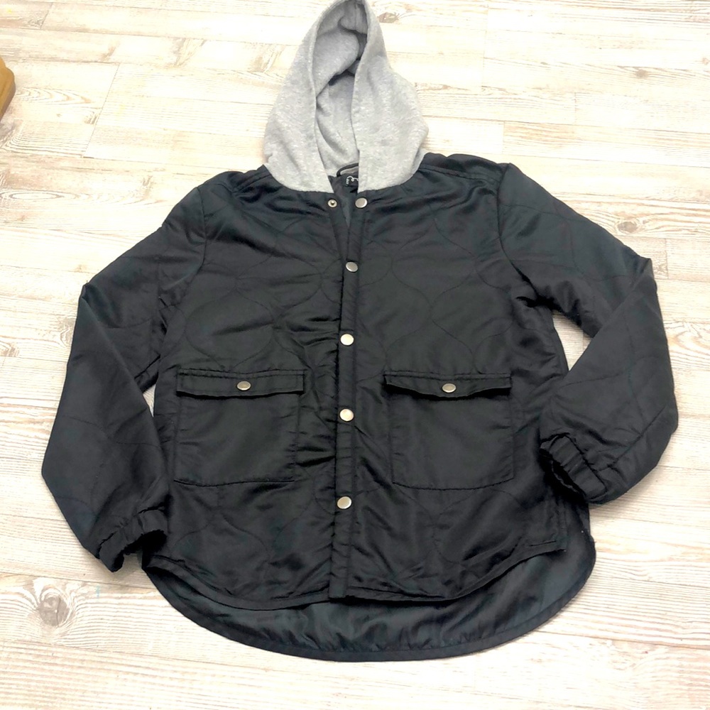 ❤️ ArtClass Size L GUC lightweight black jacket with hood. ❤️ 4/$20